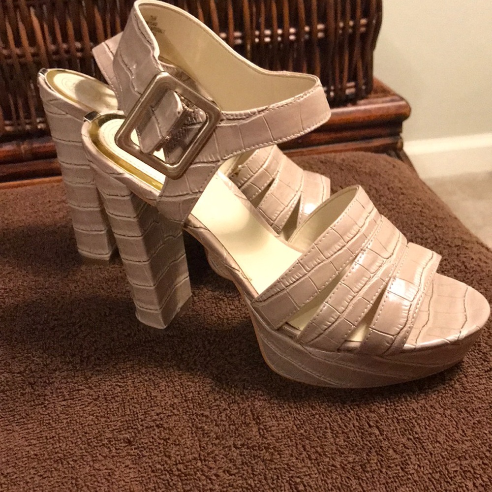 Size 7.5 Guess thick heels